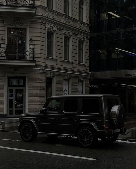 Mafia House Aesthetic, Black G Wagon, Black Mercedes Benz, Dream Cars Mercedes, Mercedes G Wagon, Kid Friendly Trips, Basketball Pictures, Creative Pictures, Classy Cars