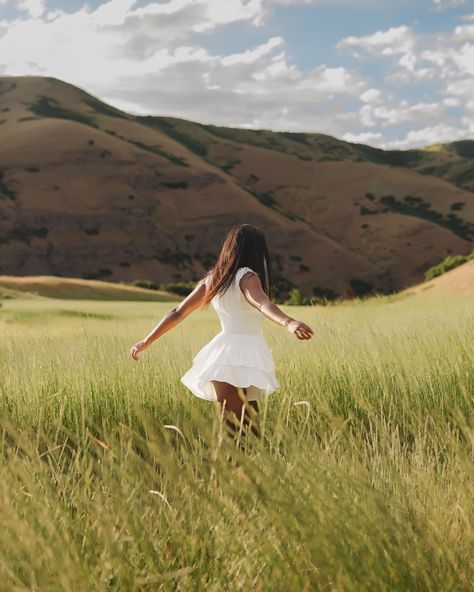 Trading Texas heat for cool mountain air and epic senior portraits! ☀️🏔️ #UtahSeniorPhotographer #EscapeTheHeat Senior Photo, July 16, Instagram Worthy, Senior Photographers, Senior Photography, Senior Year, Senior Photos, Austin Tx, Senior Portraits