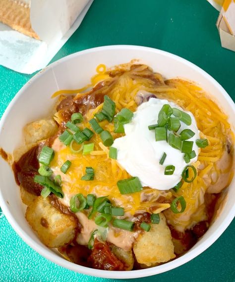 Toy Story Lunch Ideas, Totchos Disney, Totchos Recipe Disney, Toy Story Appetizers Food Ideas, Tots Recipes, Woodys Lunchbox Totchos, Tator Tot Recipe, Smoked Turkey Sandwich, Totchos Recipe