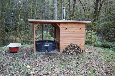 t i n y g o g o : Doug and Erin's wood-fired hot tub revised, now with sauna! Outdoor Sauna And Hot Tub, Homemade Sauna, Sauna And Hot Tub, Diy Sauna, Building A Sauna, Sauna Diy, Diy Hot Tub, Outdoor Tub, Hot Tubs Saunas