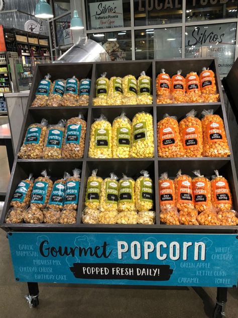 Popcorn Ideas, Popcorn Packaging, Healthy Crackers, Popcorn Shop, Junk Food Snacks, Gourmet Popcorn, Caramel Popcorn, Creative Packaging Design, Food Service