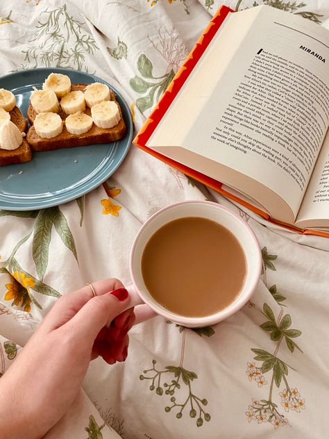 Tea or coffee with peanut butter banana toast and a good book Peanut Butter Banana Toast, Tea And Toast, Non Aesthetic, Breakfast Food Ideas, Food Ideas Easy, Banana Toast, Peanut Butter Banana, Tea Or Coffee, Breakfast Food