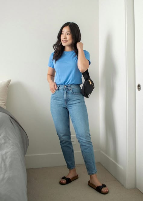 Fitted Tshirt Outfits Women, Jean Tshirt Outfits Casual, Casual T Shirt Outfit Women, Summer Outfit Casual Simple, Blue Casual Outfits For Women, Curvy Hips Outfits, Tshirt Jeans Outfit Casual Women, Casual Basic Outfits Summer, Jeans Tshirt Women