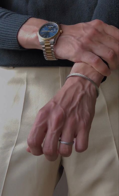 Men Hands Aesthetic, Veiny Hands Aesthetic, Veiny Arms, Veiny Hands, Hand Veins, Gentleman Aesthetic, Hot Hands, Nanami Kento, Gym Guys