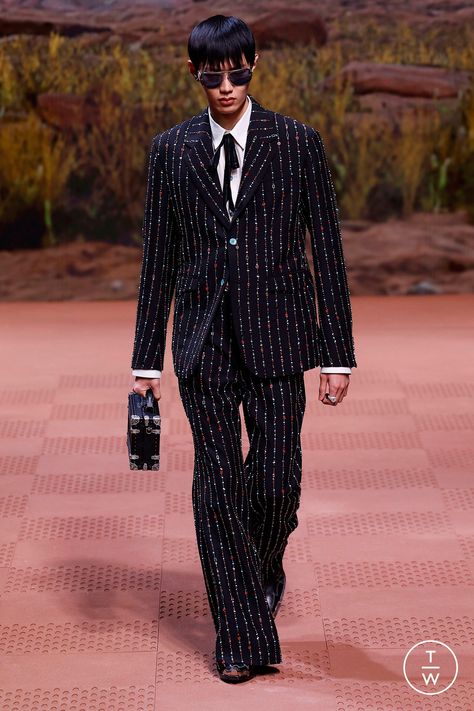 Men Glam Outfit, Fancy Outfits Men, Mens Velvet Suit, Mens High Fashion, Met Gala Outfits, High Fashion Men, Classy Suits, Cute Outfits With Jeans, Louis Vuitton Collection