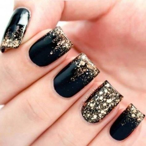 Preety Black With Golden Glitter Winter Wedding Nails, Edgy Nail Art, New Years Nails, Fun Manicure, New Years Eve Nails, Holiday Nail Designs, New Nail Designs, Black Nail Art, Edgy Nails