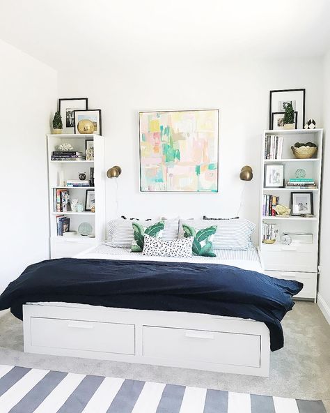 :: brimnes daybed :: ikea brimnes :: guest room :: abstract art :: black, grey, white, gold, green :: palm prints pillows :: L S I N T E R I O R S (@lindsaysaccullointeriors) • Instagram photos and videos Daybed Ikea, Brimnes Daybed, Cave Library, Brimnes Bed, Ikea Brimnes, Cama Ikea, Daybed Room, Palm Prints, Abstract Art Black