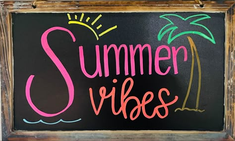 June Chalkboard Calendar Ideas, May Chalkboard Calendar Ideas, June Chalkboard Calendar, June Chalkboard Art, Summer Chalkboard Ideas, Chalk Calendar, Spring Chalkboard Art, Blackboard Ideas, Summer Chalkboard