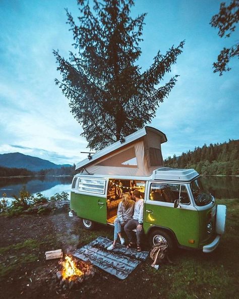 50+ Pics From 'Project Van Life' Instagram That Will Make You Wanna Quit Your Job And Travel The World Vw Kampeerwagens, Bil Camping, Kombi Motorhome, Kombi Home, Combi Volkswagen, Quit Your Job, Combi Vw, Van Living, Travel Van