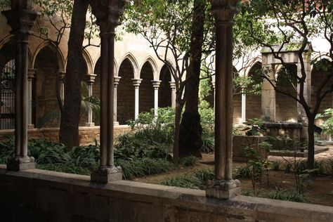 Gothic cloister in Santa Anna church... Barri Gòtic (The Gothic Quarter), Barcelona, Spain. Santa Anna, Gothic Quarter, Hogwarts Aesthetic, Slytherin Aesthetic, Dragon Age Inquisition, The Courtyard, Harry Potter Aesthetic, Dark Academia Aesthetic, Academia Aesthetic