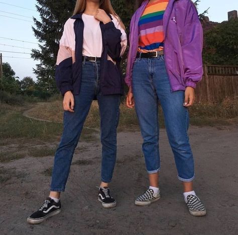 #indie #grunge #vintage #80s #70s #matching #indie #vans #jeans #friends Retro Outfits Aesthetic, Retro 80s Outfits, Fashion Designer Quotes, Soft Grunge Outfits, Vintage Outfits 90s, Outfits Retro, Fashion 80s, 80s Aesthetic, Outfit 90s