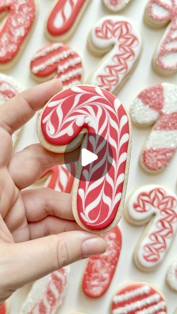 Grace Gaylord on Instagram: "A classic + simple wet on wet design everyone should konw how to do!   ➡️ Comment TWIST and I’ll send you a DM (direct message) with the class website link! (Or if you’re seeing this on FB I’ll respond with a comment ☺️)  Included in this online class:  ❤️ 8 designs all on a candy cane with 1 consistency and just 2 colors!  🤍 45-minute pre-recorded class recording (can take as many times and anytime is convenient) ❤️ digital workbook (detailed instructions on recipes, links for what you need to you buy, prep work, step-by-step photo instructions for decorating each cookie and much more!) 🤍 Beginner skill level (although all of my classes can be taken by any skill level)  ❤️ All resources are available to you for FOREVER!  👀👀👀 Link is in my bio to learn mor Cookie Decorating Candy Cane, Christmas Cookies Decorated Candy Cane, Decorating Candy Cane Cookies, Candy Cane Christmas Cookies Decorated, Candy Cane Cookie Decorating, Candy Cane Sugar Cookies Royal Icing, Candy Cane Decorated Sugar Cookies, Frosted Christmas Cookies Designs, Candy Cane Royal Icing Cookies