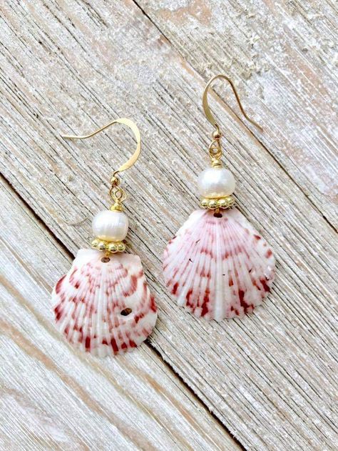 Diy Jewelry With Shells, Shell Earing Ideas, Shell Jewelry Aesthetic, Sea Shell Earrings Diy, Seashell Earrings Diy, Handmade Shell Jewelry, Sea Shell Jewelry Diy, Shell Earrings Diy, Diy Seashell Jewelry