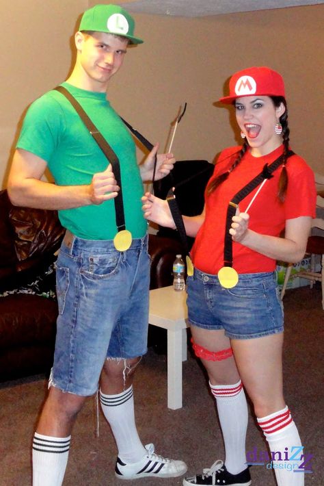 Alf Costume, Diy Mario And Luigi Costume, Diy Mario Costume, Mario Brothers Costumes, Mario Costume Diy, Super Mario Costumes, Mario Cosplay, Luigi Costume, Mario E Luigi