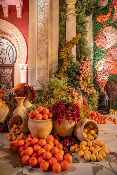 Floral With Fruit, Fruit Wedding Decoration, Mehendi Home Decoration, Fruits Wedding Decoration, Fruit Theme Wedding, Fruit Themed Wedding, Fruit Decorations Wedding, Fruits Decoration Ideas For Wedding, Tropical Theme Party Decorations