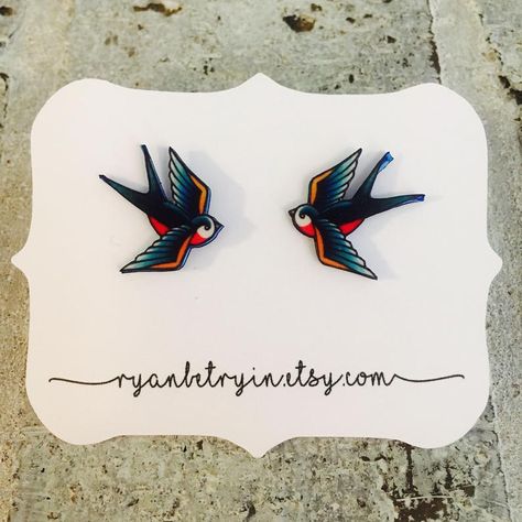 Bird Tattoo Color, Feather Bird Tattoo Shoulder, Tattoo Earrings, Swallow Bird Tattoo, Sparrow Earrings, Tattoo Bunt, Swallow Bird Tattoos, Rockabilly Earrings, Sparrow Tattoo