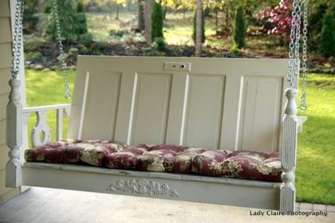 old-door-porch-swing Portico Shabby Chic, Shabby Chic Veranda, Old Door Projects, Shabby Chic Porch, Diy Porch Swing, Smart Tiles, Doors Repurposed, Diy Porch, Repurposed Items