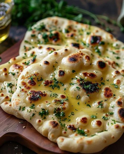 Garlic Naan Recipe, Butter Naan, Creamy Chicken Pasta, Garlic Naan, Naan Recipe, Chicken Slices, Flatbread Recipes, Flat Bread, Quick Breads