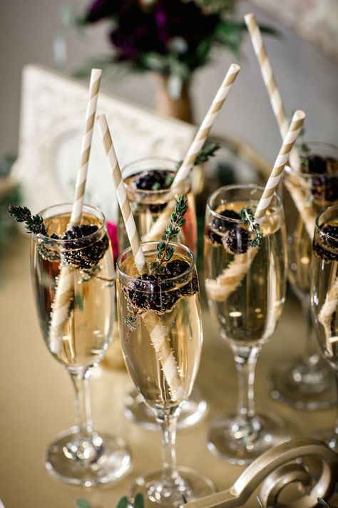 Sophisticated Sips - www.theperfectpalette.com - Mandy Evans Photography, Abby Mitchell Events, He Loves Me Flowers Gold Party Food, Christmas Masquerade Party, Gatsby Birthday Party, Gold Drinks, Glamour Party, Elegant Birthday Party, Gold Party Decorations, Mystery Party, Gold Bridal Showers