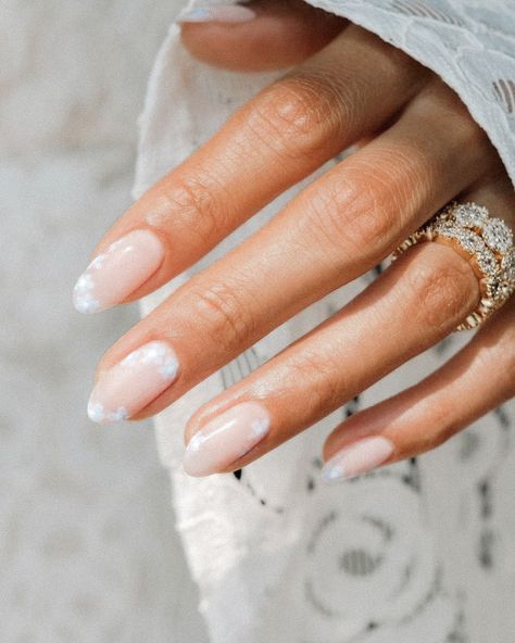 Fun Bridal Nails Wedding, Gel Extension Wedding Nails, White Flower Wedding Nails, Simple Bride Nails Almond, Wedding Nails White Flowers, Wedding Nails For Bride Flower, Just Married Nails, Wedding Nails Real Nail, Bridal Nails Flower