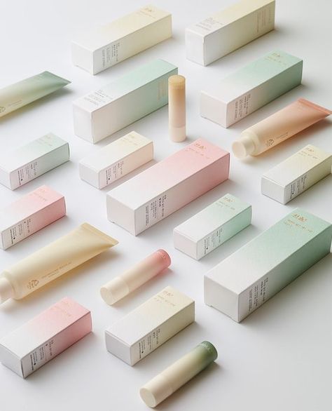 So soft, so clean. #pastel #packaging #summer #custom #packaging Packaging Design Beauty, 보고서 디자인, Skincare Branding, Packaging Design Trends, Life Line, Design Café, Cosmetic Packaging Design, Skincare Packaging, Cool Packaging