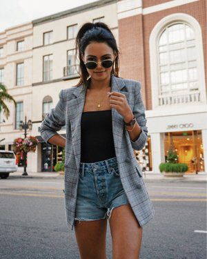 Look Short Jeans, Cool Summer Outfits, Women Fashion Edgy, Trendy Swimwear, Blazer Outfit, Elevated Style, Trendy Summer Outfits, Outfit Trends, Grey Blazer