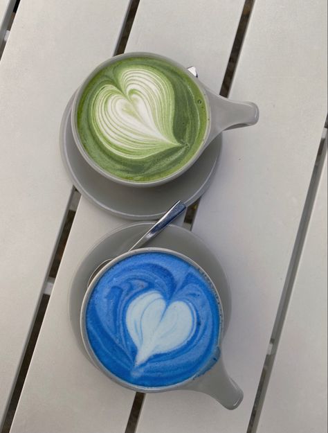 Blue Matcha, Butterfly Pea Tea, Butterfly Pea Flower Tea, Korean Cafe, Blue Spirulina, Matcha Drink, Blue Drinks, Butterfly Pea Flower, Blue Cakes