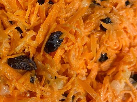 Chick Fil A Carrot Raisin Salad Recipe, Homemade Salads Recipes, Broccoli Slaw Recipes, Carrot Raisin Salad, Apple Dumpling Recipe, Cajun Chicken Pasta Recipes, Yellow Squash Recipes, Kfc Chicken, Cajun Chicken Pasta