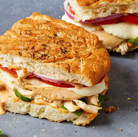 Quick Work Lunch Ideas, Frontega Chicken Panini, Panera Recipes, Panera Copycat, Panini Recipes Chicken, Chicken Panini, Pressed Sandwich, Copycat Panera, Rotisserie Chicken Breast