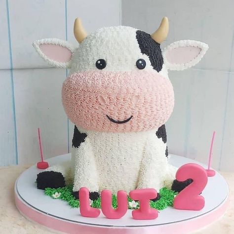 3d Cow Cake, Cake Icing Tips, Cow Birthday Cake, Birth Cakes, Cow Cake, Cow Cakes, Farm Themed Birthday Party, Farm Cake, Cow Birthday