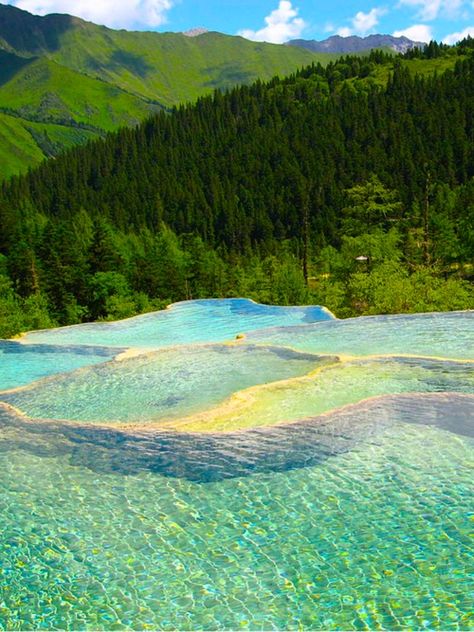 Rock Pools, Canadian Mountains. WOW. Japan Spa, Canadian Mountains, Spa Photography, Nature Japan, Matka Natura, Air Terjun, Halong Bay, Destination Voyage, Rock Pools