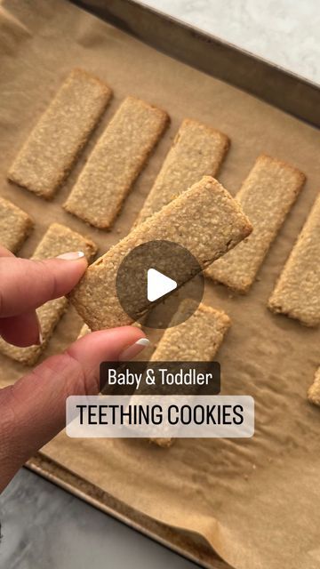 Teething Snacks For Babies, Baby Teether Biscuits, Teething Cookies For Babies, Teething Biscuits For 6 Month Old, Baby Biscuits Recipe, Toddler Oatmeal Bites, Blw Cookies, Baby Cookie Recipe, Baby Teething Biscuits