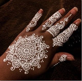 Gold Henna Designs, Tattoo On Dark Skin, White Henna Tattoo, White Henna Designs, Gold Henna, Henna Tattoo Hand, Henna Tattoo Designs Hand, Skin Images, White Henna