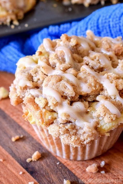 Sour Cream Coffee Cake Muffins, Cinnamon Coffee Cake Muffins, Coffee Cake Muffin Recipes, Easy Coffee Cake, Cinnamon Streusel Muffins, Cinnamon Crumb Cake, Crumb Cake Muffins, Sour Cream Muffins, Decorating Desserts