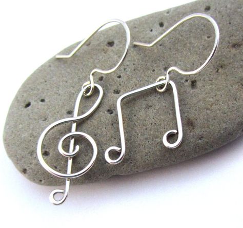 Music Note Earrings, Wire Jewerly, Bijoux Fil Aluminium, Music Teacher Gifts, Musical Jewelry, Wire Jewelry Designs, Music Jewelry, Diy Wire Jewelry, Treble Clef