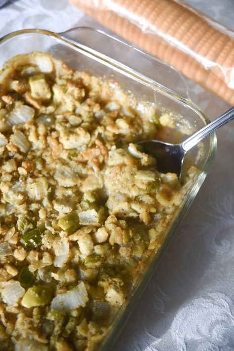 Ritz Cracker Stuffing Recipe Ritz Cracker Stuffing, Cracker Stuffing, Savory Stuffing Recipes, Traditional Stuffing Recipe, Instant Pot Veggies, Saltine Cracker, Ritz Cracker, Loaded Potato Soup, Turkey Broth