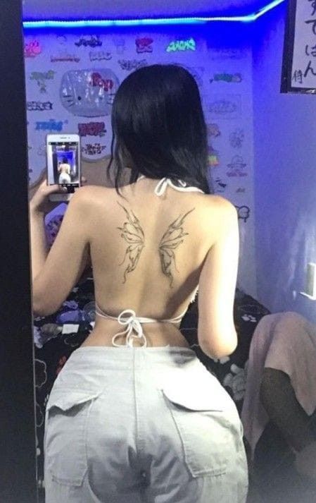 Jamal Tattoo, Tattoos For Back, Pelvic Tattoo Hip, Nape Tattoo, Amazing 3d Tattoos, Small Pretty Tattoos, Spine Tattoos For Women, 3d Tattoos, Diy Vetement