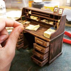 I Built A Miniature 1900s Photo Studio In Honor Of An Old Photographer Diy Photo Studio, Miniature Photography, Mini Craft, Miniature Rooms, Miniature Diy, Miniature Houses, Miniature Crafts, Mini Things, Miniature House