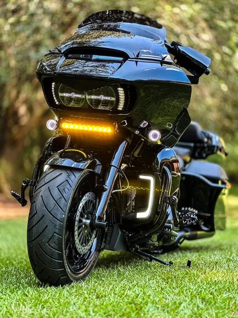 Harley Davidson Models, Road King Harley Davidson, Harley Electra Glide, Harley Davidson Cvo, Road Glide Custom, Touring Motorcycles, Harley Davidson Model, Harley Davidson Fatboy, Harley Davidson Road Glide