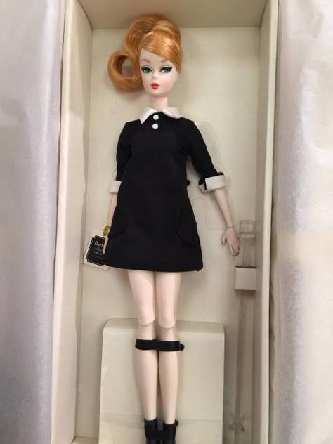 Old Barbie Dolls, Barbie Collector Dolls, Barbie Silkstone, Vintage Barbie Clothes, Classic Black Dress, Dress Sets, Silkstone Barbie, Im A Barbie Girl, Doll Clothes Barbie