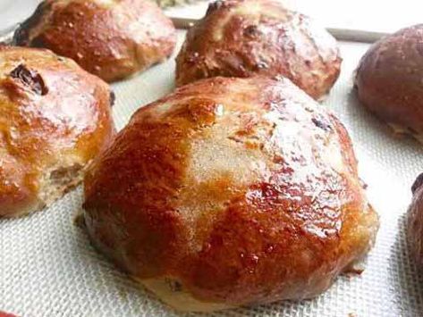 Belize Food, Hot Cross Buns Recipe, Cross Buns, Hot Cross Buns, Cucumber Recipes, Bread Bun, Food Pin, Bun Recipe, Round Cake Pans