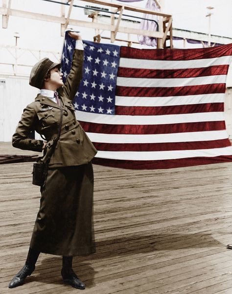 Women's Military Uniform, Female Strength, Conservative Values, American Holidays, Veteran’s Day, Old Glory, Military Uniform, Fall Photos, Veterans Day