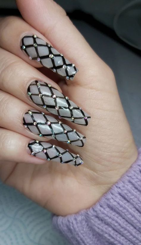 Criss Cross Nail Design, Criss Cross Nails, Maddy Euphoria Nails, Maddie Nails, Cross Nail Designs, Ongles Bling Bling, Maddy Euphoria, Pretty Nails Glitter, Nail Diamond