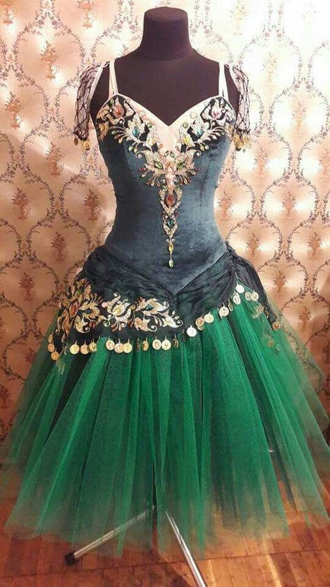 La Esmeralda Ballet Costume, Esmeralda Ballet Costume, Esmeralda Ballet, Esmeralda Costume, Ballet Costumes Tutus, Ballet Tutus, Green Tutu, Ballet Russe, Tutu Ballet