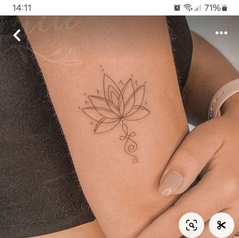 Flower Tattoo Patchwork, Small Tattoo Stencils, Finger Tattoo Minimalist, Female Sleeve Tattoo, Tattoo Patchwork, Tattoo Ideas Female Sleeve, Lotusblume Tattoo, Small Tattoos Ideas, Patchwork Tattoo Ideas