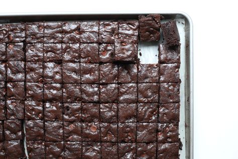 Close your eyes. Take a deep breath. Say it with me (quietly, slowly):  sheet pan brownies.  I know, brilliant right? All of us poor, sad, lost souls have been muddling  around all these years, sensibly roasting vegetables and dutifully baking  cookies on our sheet pans. PATHETIC. We have not been living! Okay, I've  had a one (or two) Aperol spritzes so far tonight so excuse my drama. But  really. 9x13 Brownie Recipe, Sheet Pan Brownies, Pan Brownies, Outrageous Brownies, Country Desserts, Roasting Vegetables, Pan Cookies, Sheet Pans, Jelly Roll Pan