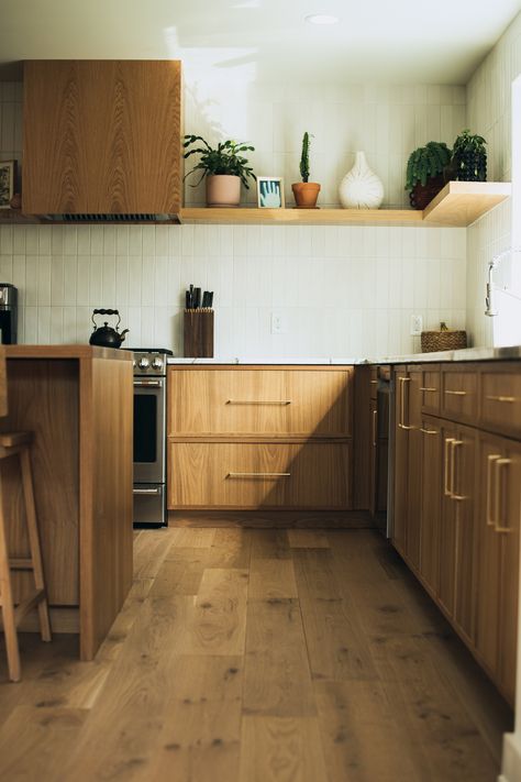 Oak cabinet kitchen