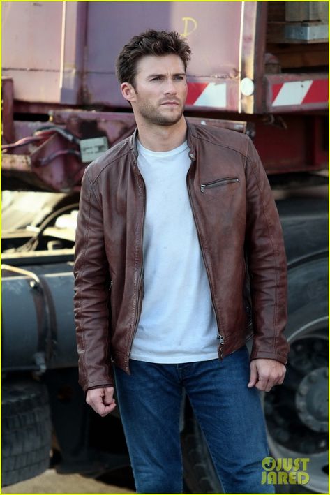 Scott Eastwood could almost be Logan too Francesca Eastwood, Captain America Jacket, Longest Ride, Man Cafe, Brown Leather Jacket Men, The Longest Ride, Shearling Jacket Women, Celebrities Leather Jacket, Scott Eastwood