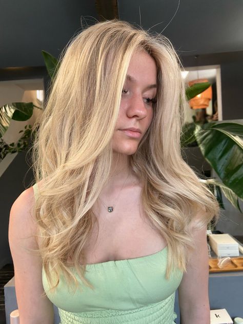 Volume Blonde Curls Blonde Volume Hair, Trendy Curled Hair, Loose Curls Medium Length Hair Blonde, Soft Voluminous Curls, Curled Hair With Volume, Volume Curled Hair, Curled Hair Inspo Pics, Messy Curled Hair, Wavy Formal Hair