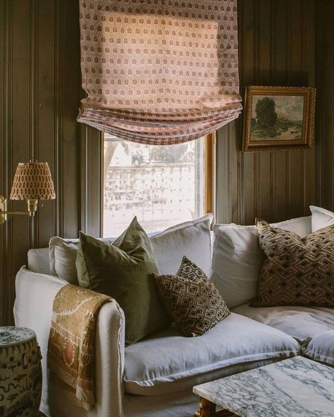 10 Rules For Mixing Patterns In Decorating - Decoholic Light And Dwell, Cottage Living Rooms, Cottage Living, Tv Room, Pattern Mixing, Living Room Inspiration, Home Living Room, Room Inspiration, Style Vintage